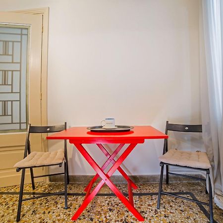 Downtown Quiet Apartment On A Pedestrian Street Атина Екстериор снимка
