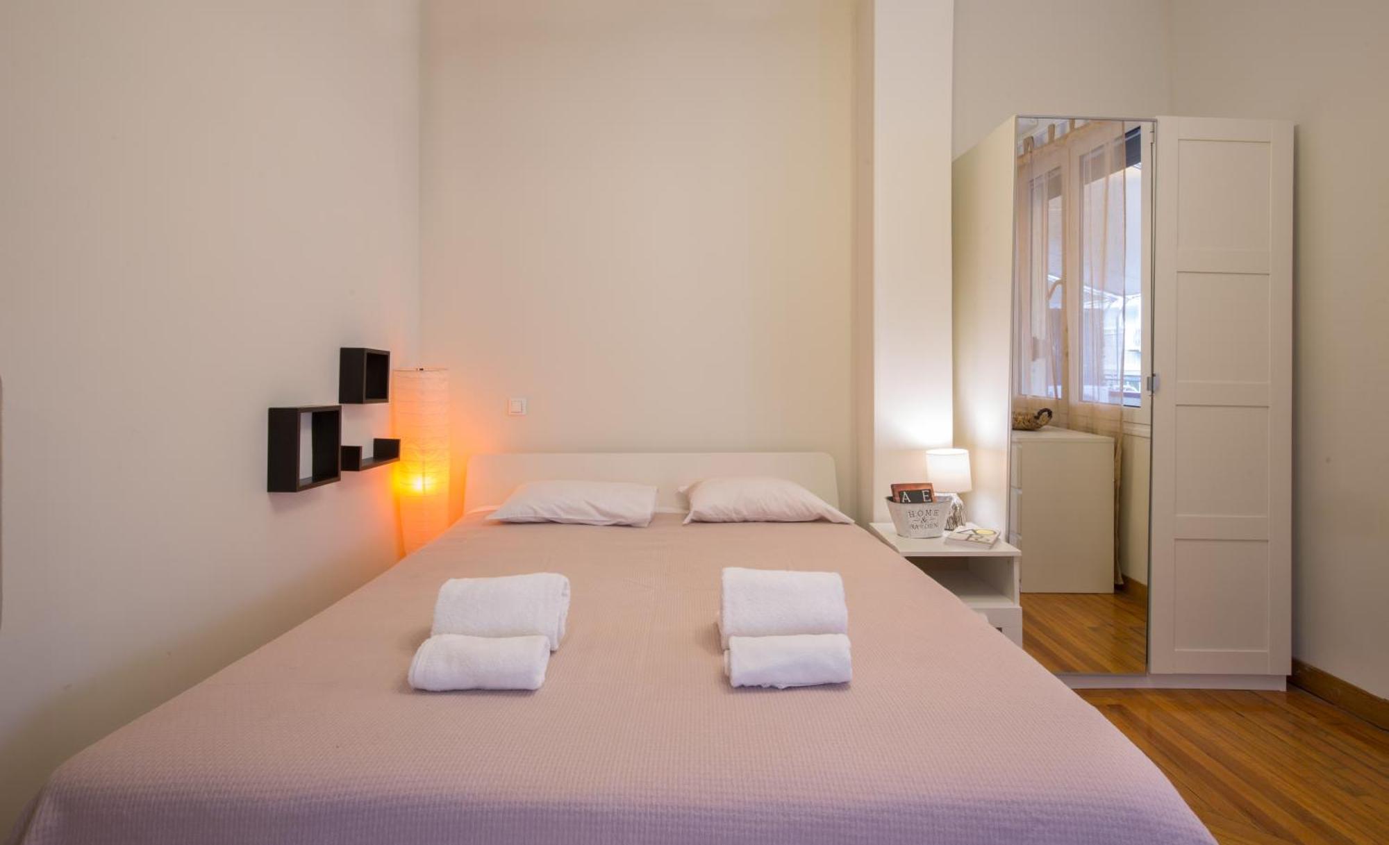 Downtown Quiet Apartment On A Pedestrian Street Атина Екстериор снимка
