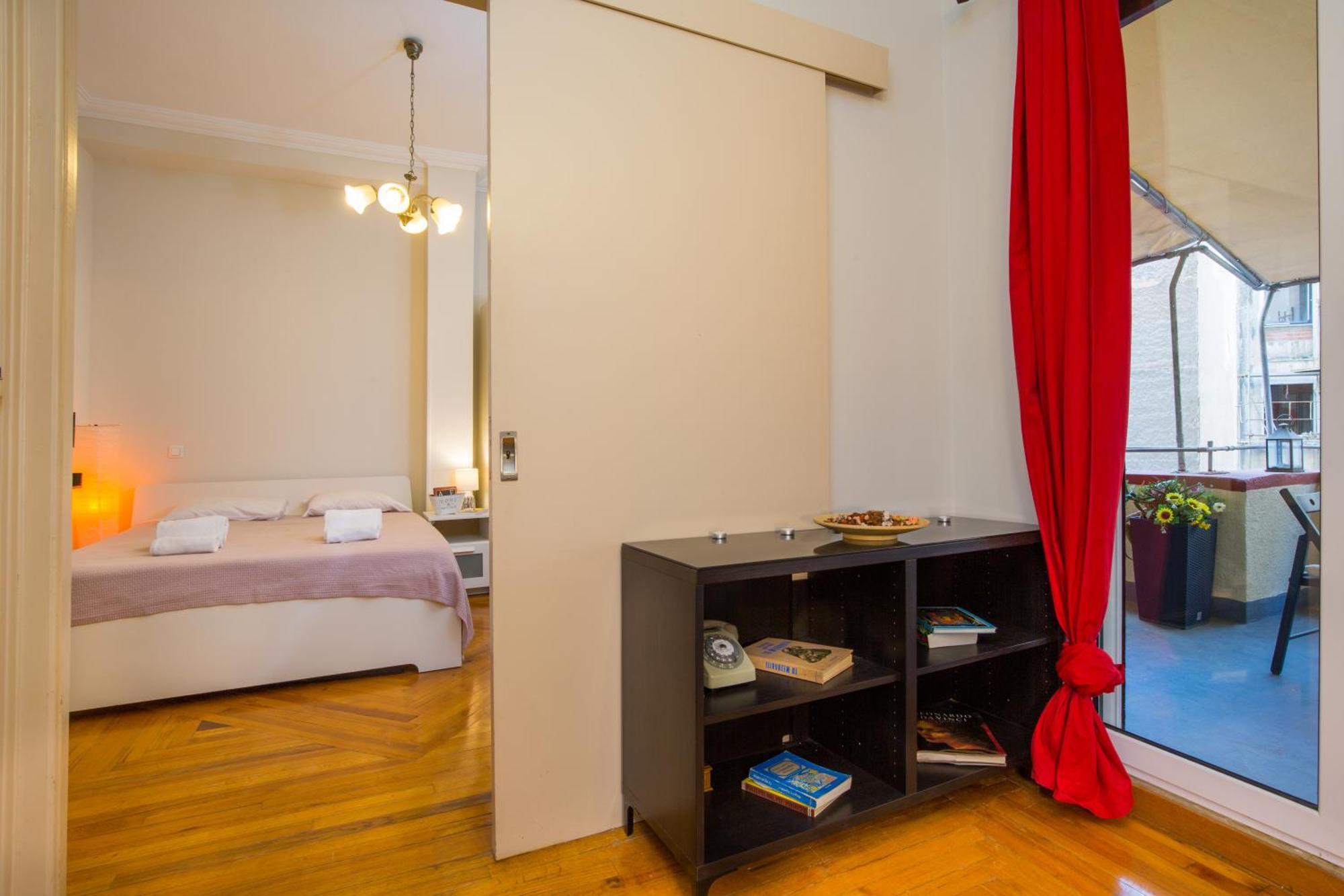 Downtown Quiet Apartment On A Pedestrian Street Атина Екстериор снимка